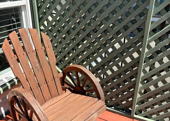 Alameda 3Br Unique Victorian Penthouse With Deck And Outdoor Furniture, Ac, 3 Blocks To Beach & Shopping Center & 2 Free Parking Spaces