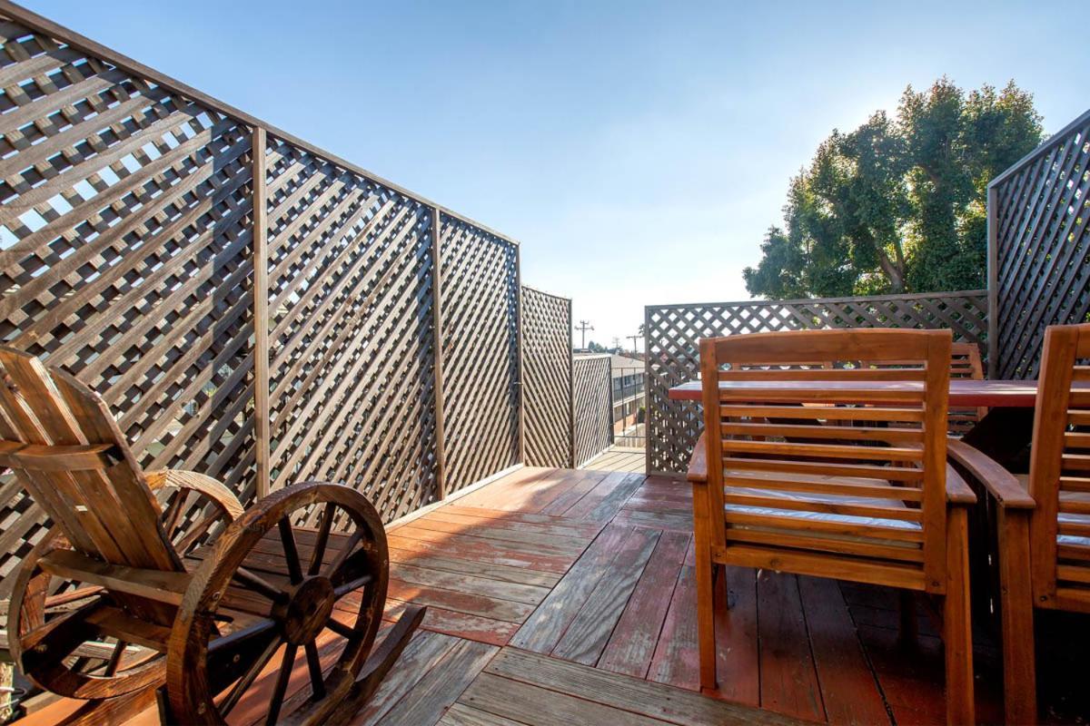 3br Unique Victorian Penthouse With Deck And Outdoor Furniture, Ac, 3 Blocks To & Shopping Center & 2 Free Parking Spaces Alameda