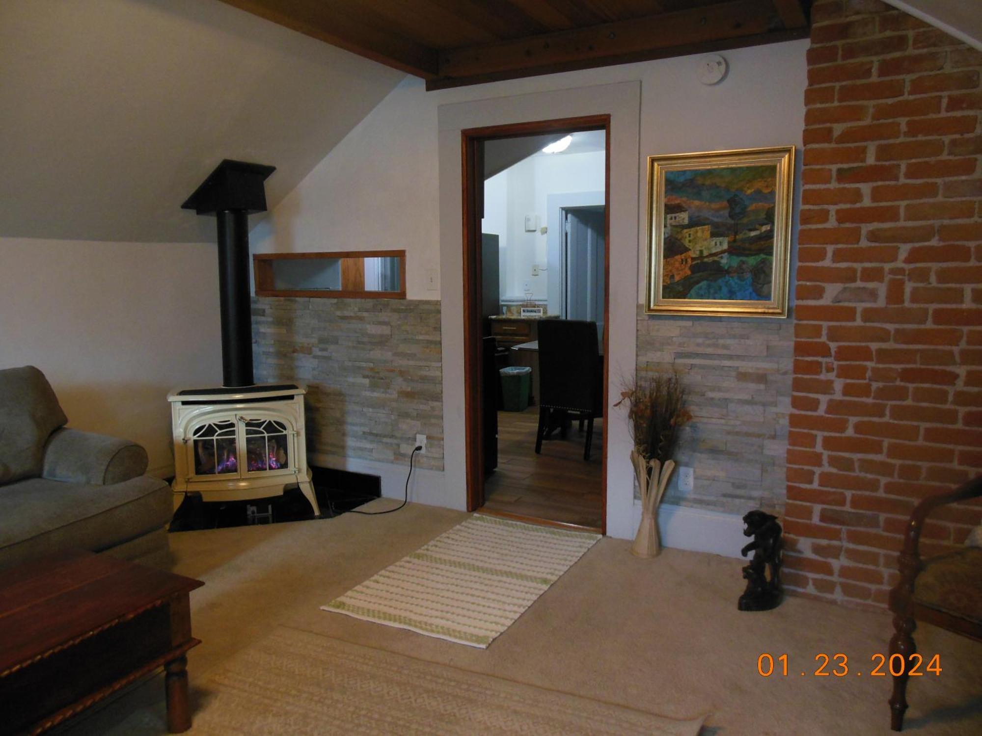 3br Unique Victorian Penthouse With Deck And Outdoor Furniture, Ac, 3 Blocks To & Shopping Center & 2 Free Parking Spaces Appartement